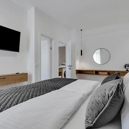 Easy Times 2 - Exklusiv מאקרסקה