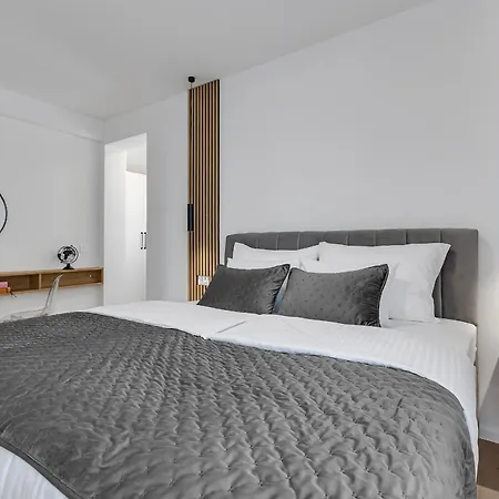 Easy Times 2 - Exklusiv מאקרסקה