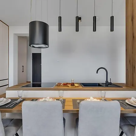 Easy Times 2 - Exklusiv מאקרסקה